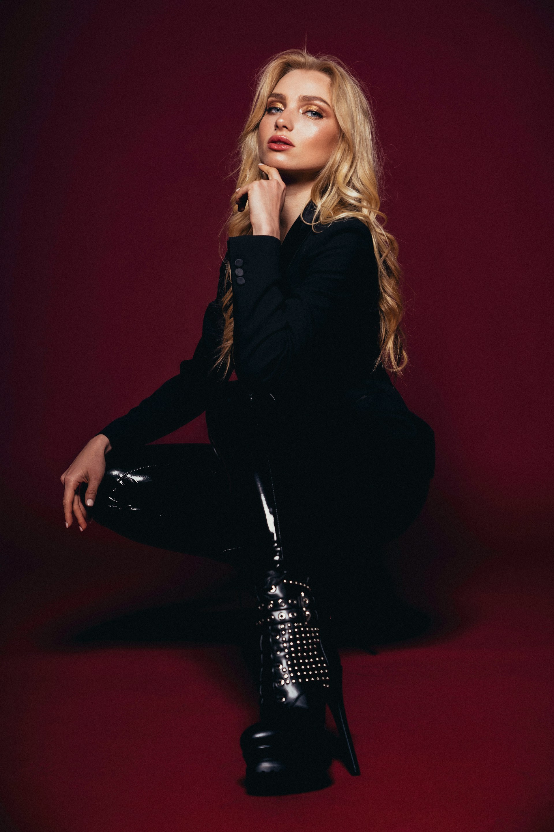 Futuristinen platina-look